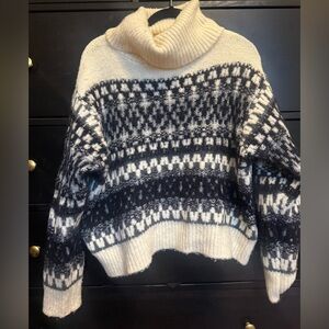 Universal Thread Black and Cream Patterned Turtleneck Sweater
